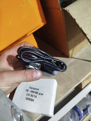 Зарядное устройство HB-090100 для тележек CW 9V/1A (Charger) горизонтальное — фото товара